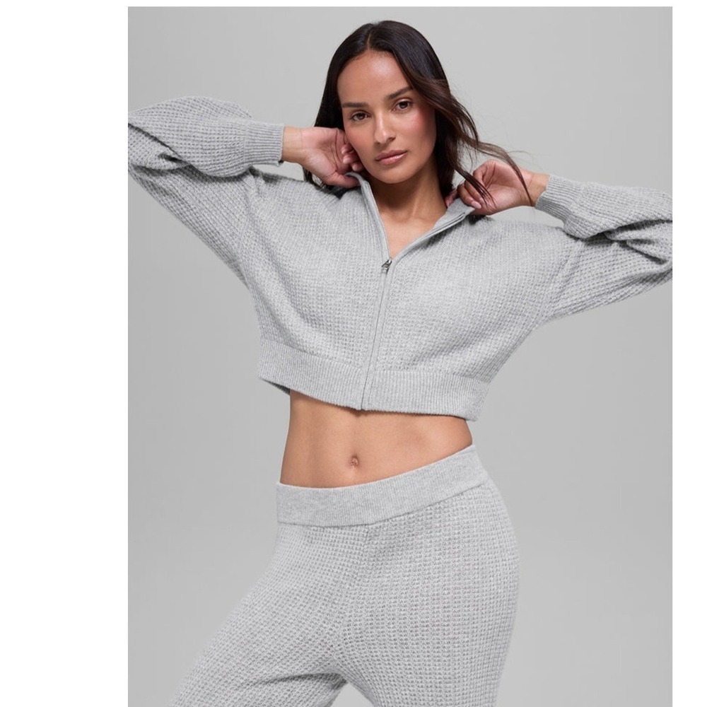 Alo Yoga W3741R Heather Grey 100% Cashmere Plush Waffle Cropped Zip Up Hoodie